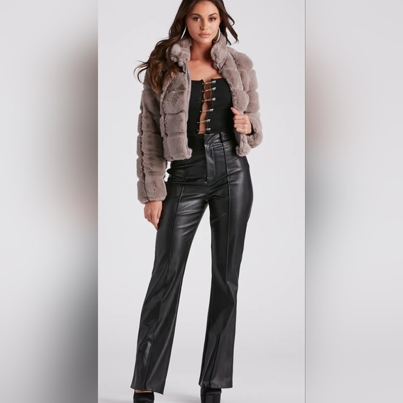 Blavk Knit Crop Top - Picture 4 of 5